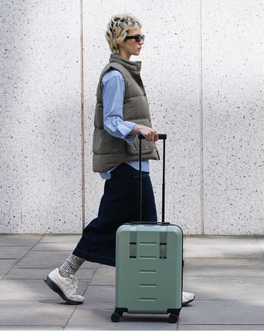 Geantă de călătorie Db Ramverk Carry-on Green Ray - 2024/25
