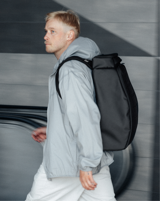 Rucsac de Hidratare DB Hugger Backpack 30L Black Out - 2025/26