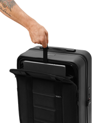Geantă de călătorie Db Ramverk Front Access Carry-on Black Out - 2024/25