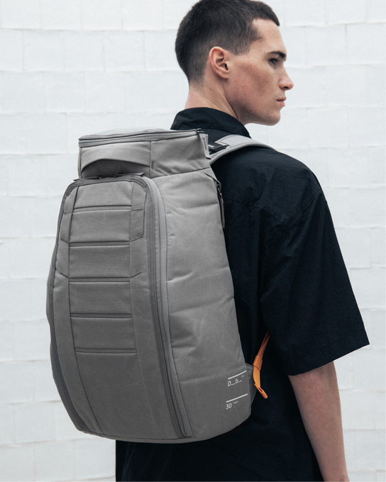 Rucsac de Hidratare DB Hugger Backpack 30L Sand Grey