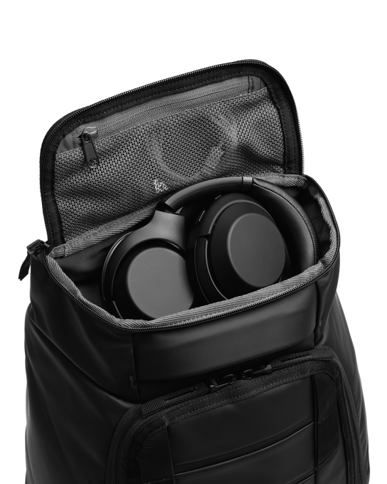 Rucsac de Hidratare DB Hugger Backpack 25L Black Out - 2025/26