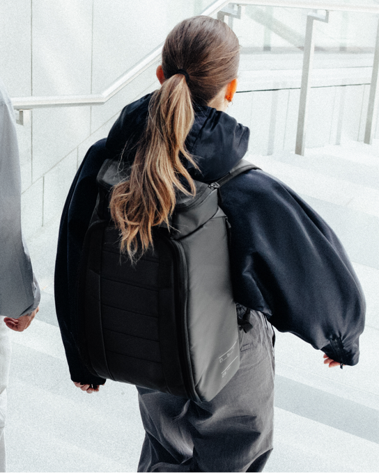 Rucsac de Hidratare DB Hugger Backpack 25L Black Out - 2025/26