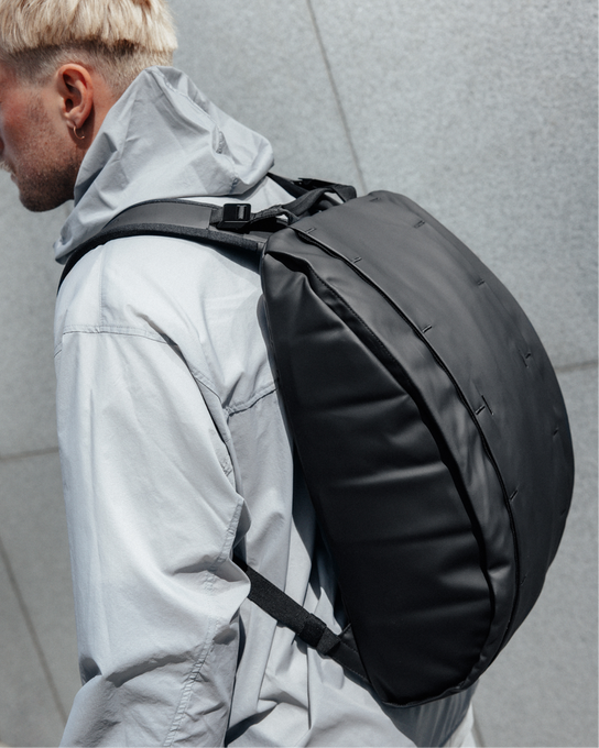 Rucsac de Hidratare DB Hugger Base Backpack 15L Black Out - 2024/25