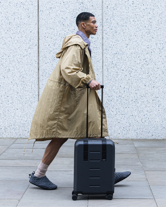 Geantă de călătorie Db Ramverk Carry-on Black Out - 2025/26