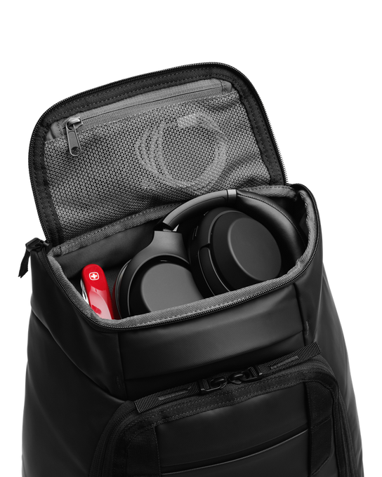 Rucsac de Hidratare DB Hugger Backpack 30L Black Out - 2025/26