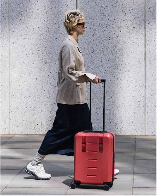Geantă de călătorie Db Ramverk Carry-on Sprite Lightning Red - 2024/25